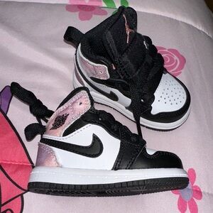 Nike Kids Black and White Sneakers with Pink Accents